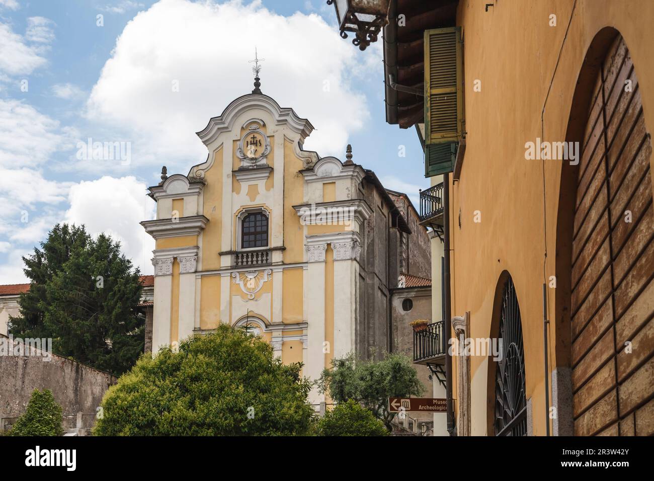 Arona, Chiesa dei Santi Martiri, auch San Graziano, Barockfassade, aus dem 15. Jahrhundert, Piemonte, Provincia Novara, Lago Maggio Foto Stock