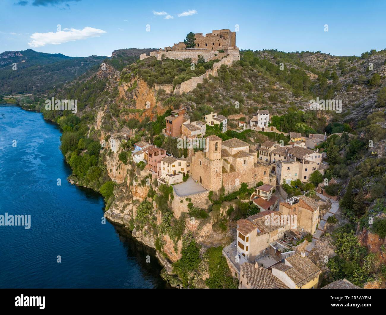 Antica chiesa e castello dei Templari a Miravet, Provincia di Tarragona. Spagna. Foto Stock