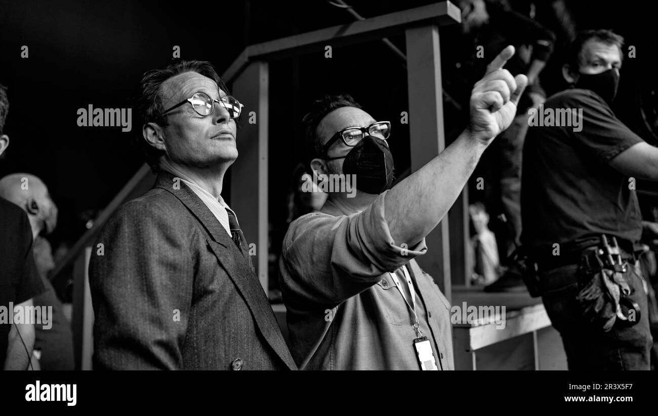 JAMES MANGOLD E MADS MIKKELSEN IN INDIANA JONES E IL QUADRANTE DEL DESTINO (2023), DIRETTO DA JAMES MANGOLD. Credit: Lucasfilm / Paramount Pictures / Album Foto Stock