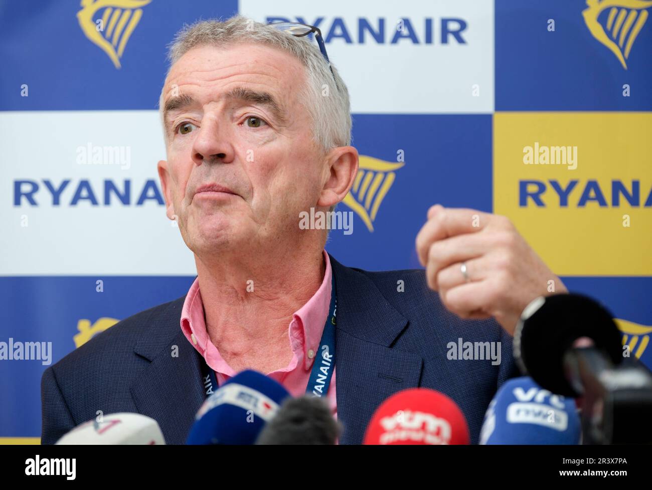 Belgio il 2022/09/07: Michael o'Leary, CEO di Ryanair, rivolgendosi ai media per annunciare che la compagnia aerea non offrirà voli da Zaventem questa vincita Foto Stock