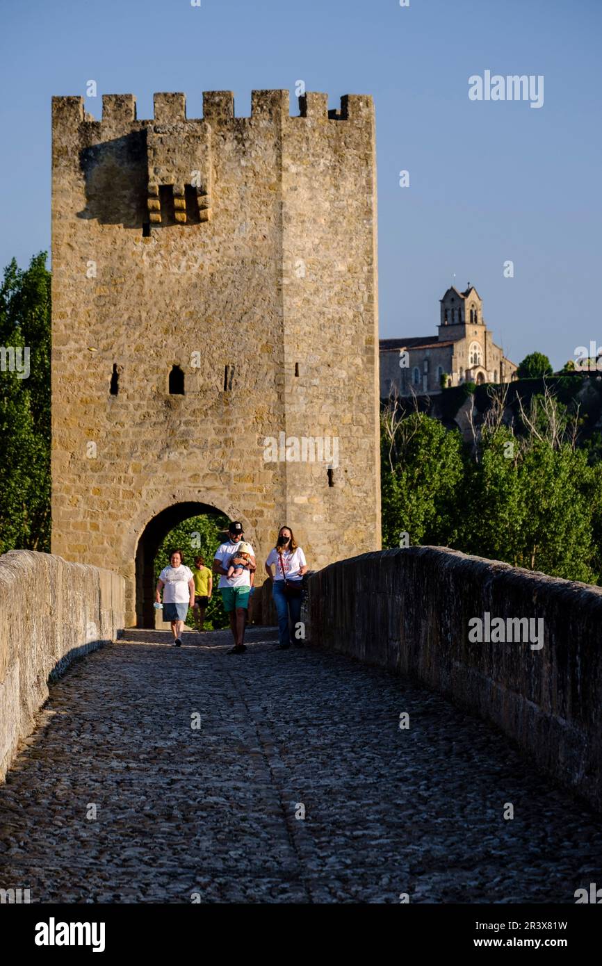 Ponte medievale di origine romanica, sul fiume Ebro, Comunità autonoma di Castilla y León, Spagna. Frías Foto Stock