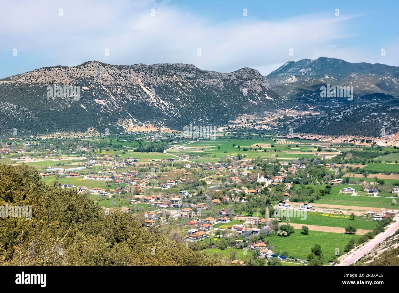 Vista del villaggio di Bezirgan sulla Via Licia, Saribelen, Turchia Foto Stock