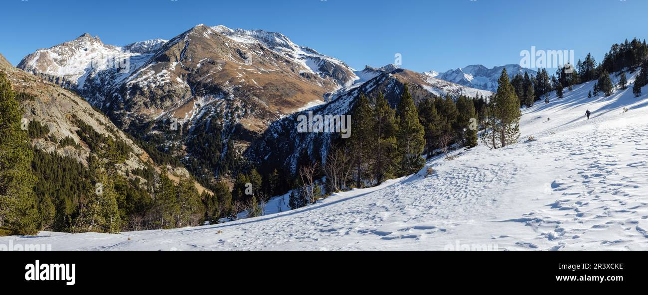 Bachimala (3,176 m), ascenso al puerto de la Madera, Huesca, Aragón, Cordillera de los Pirineos, Spagna. Foto Stock