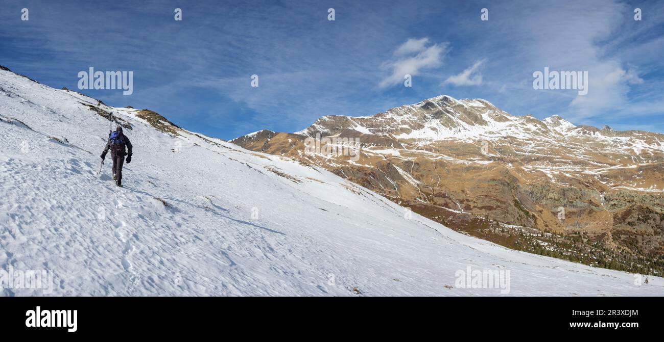 Picos de Culfreda (Pic de Batoua), 3034 m, ascenso al Puerto de la Madera, Huesca, Aragón, cordillera de los Pirineos, Spagna. Foto Stock