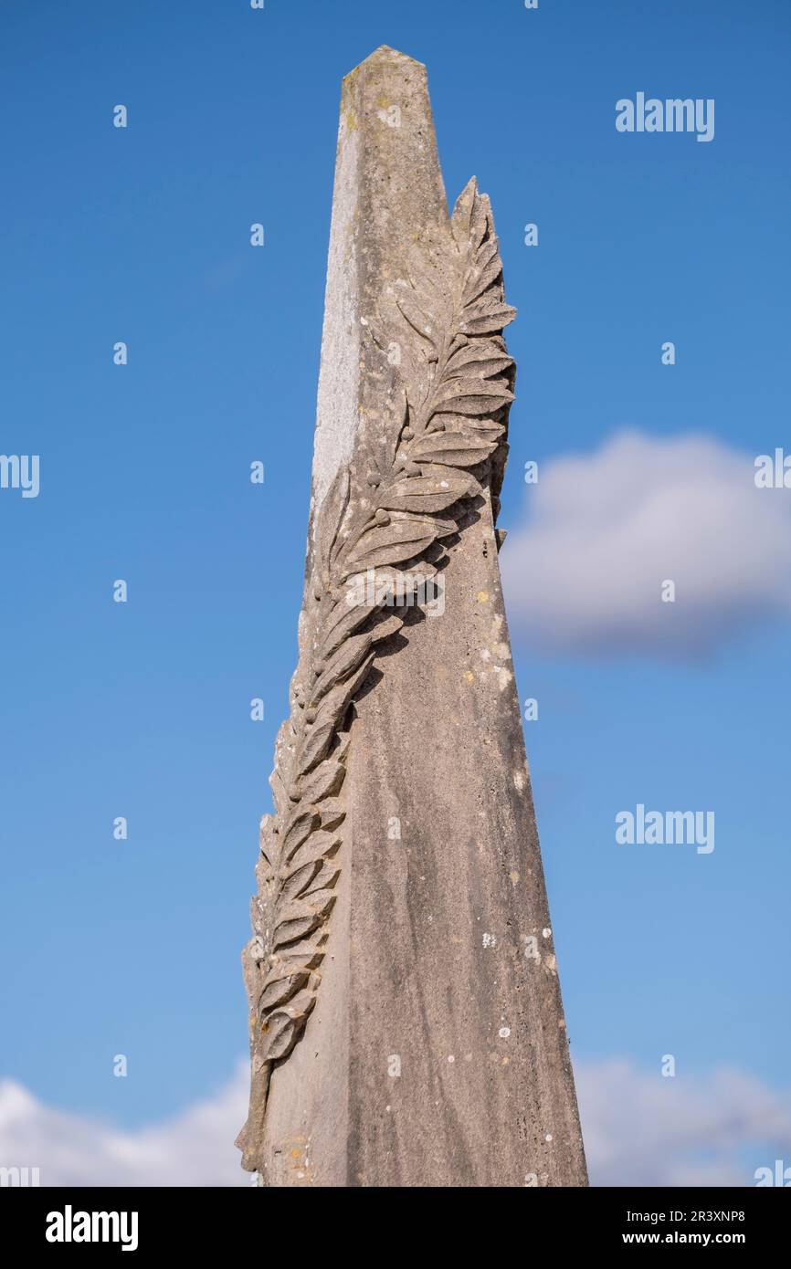 Ramo di Laurel sul simbolo egiziano di un obelisco Foto Stock