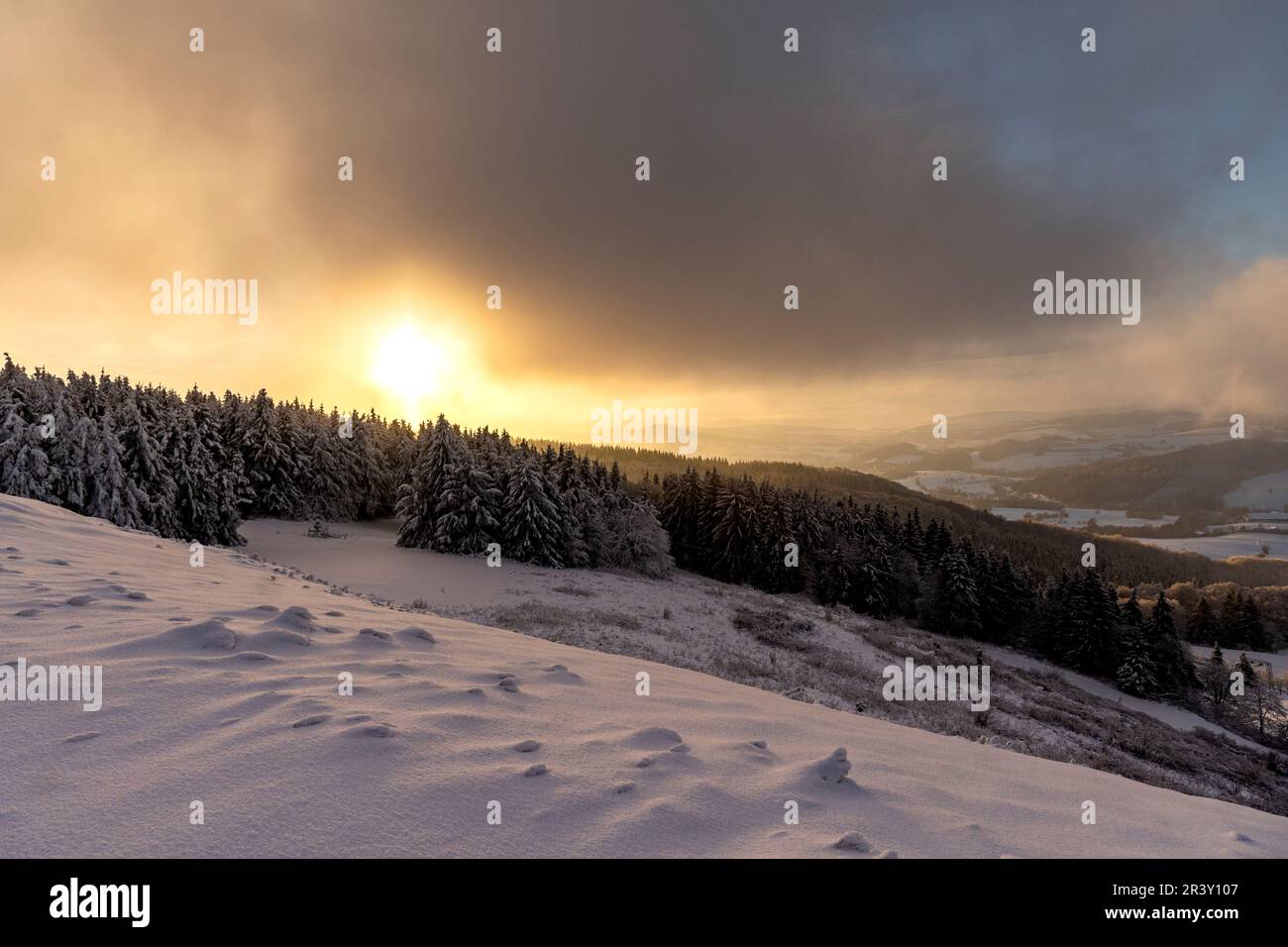 Tramonto sulla montagna più alta del RhÃ¶n, il Wasserkuppe 32 Foto Stock