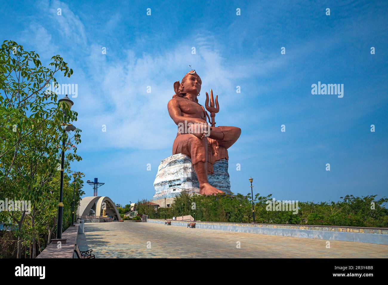 La Statua della fede è una statua del Dio indù Shiva costruito a Nathdwara in Rajasthan, India. Foto Stock