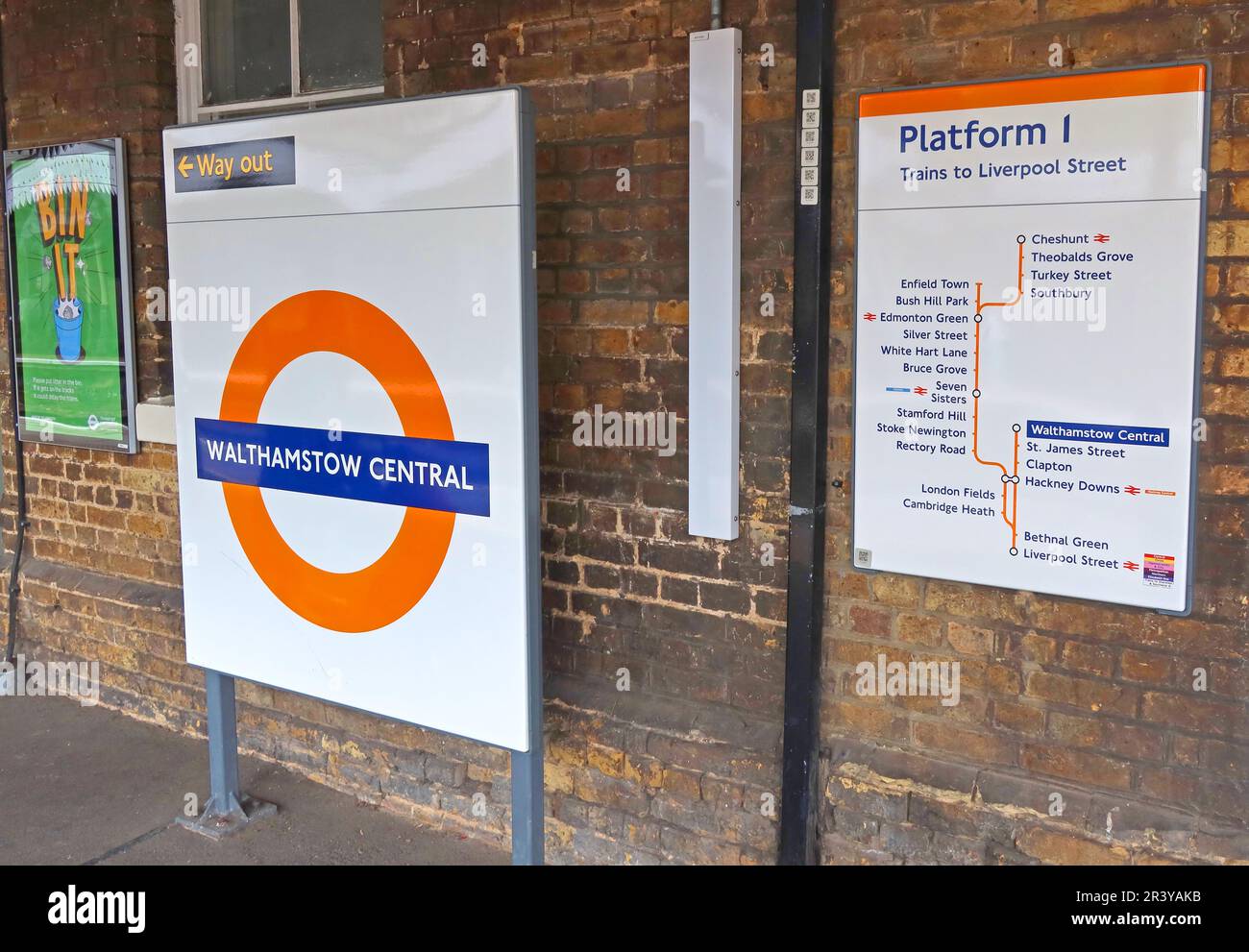 Stazione centrale Overground di Walthamstow, piattaforma uno, BR, Hoe St, Walthamstow, Londra, Inghilterra, Regno Unito, E17 7LP Foto Stock