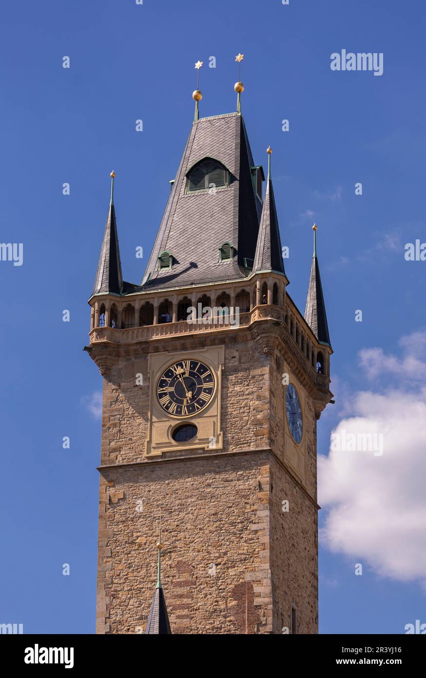 PIAZZA DELLA CITTÀ VECCHIA, PRAGA, REPUBBLICA CECA - Torre dell'Orologio, Municipio della Città Vecchia. Foto Stock