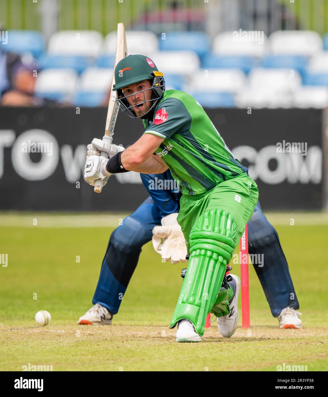 Sam Evans di Leicestershire battendo in una partita di 2nd XI T20 contro il Derbyshire Foto Stock