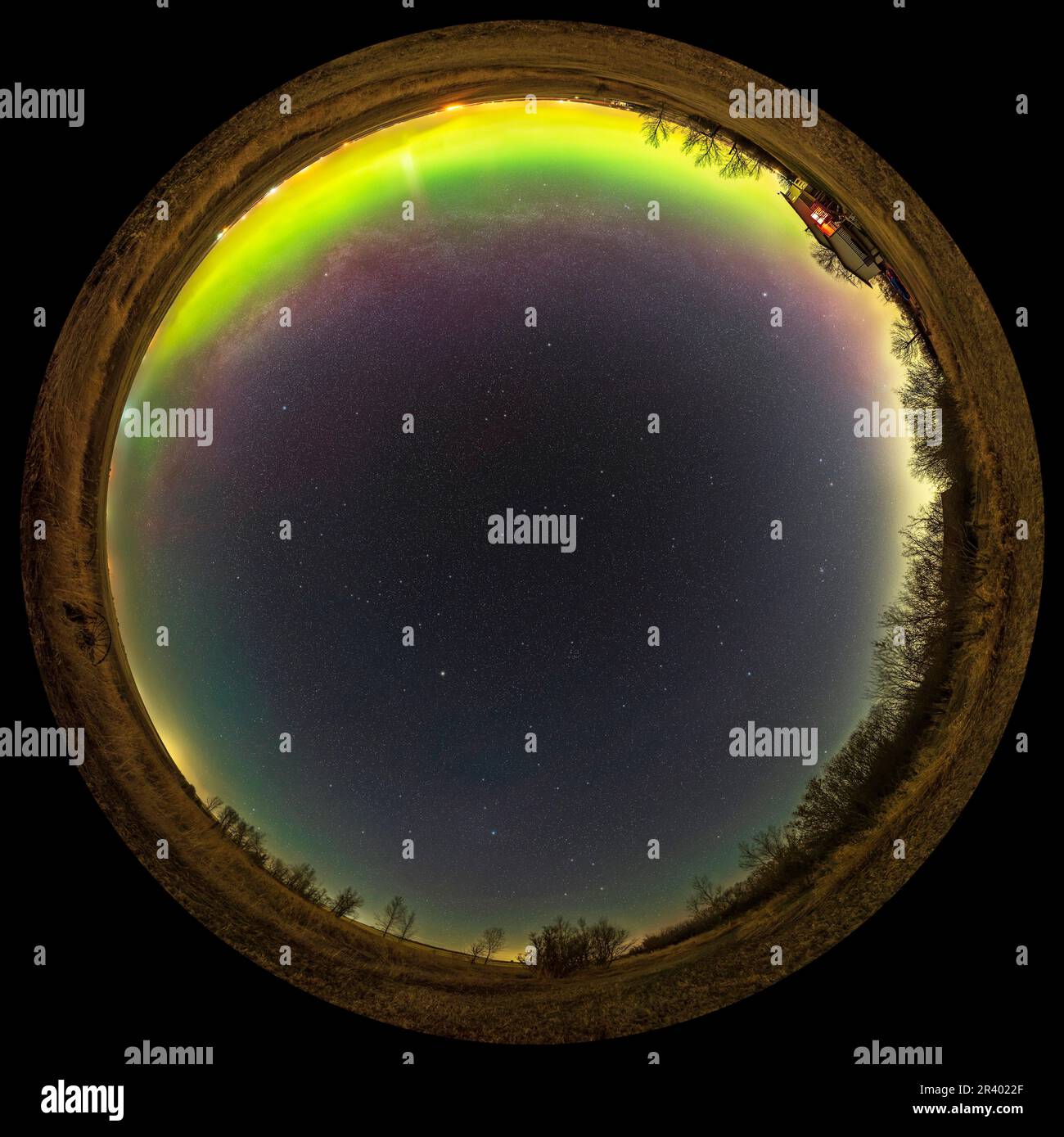 Un panorama tutto cielo del cielo di primavera settentrionale con il Polo Galattico Nord a Coma Berenices due Sud. Foto Stock