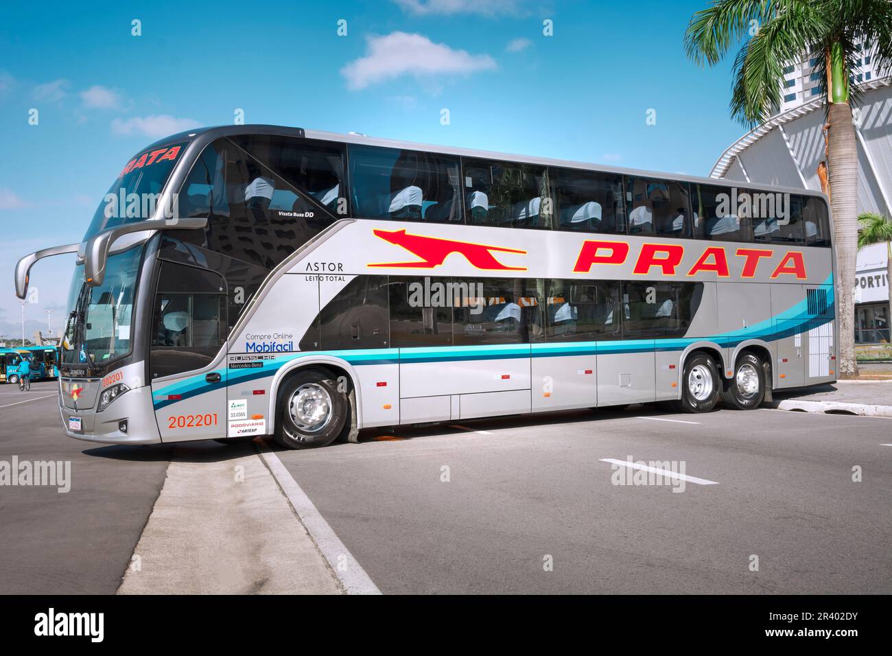 Bus vehicle Busscar Vissta Buss DD Mercedes-Benz 0500 RSD Bluetec 5 2022 in mostra al Bus Brasil Fest 2022, che si tiene nella città di Barueri. Foto Stock