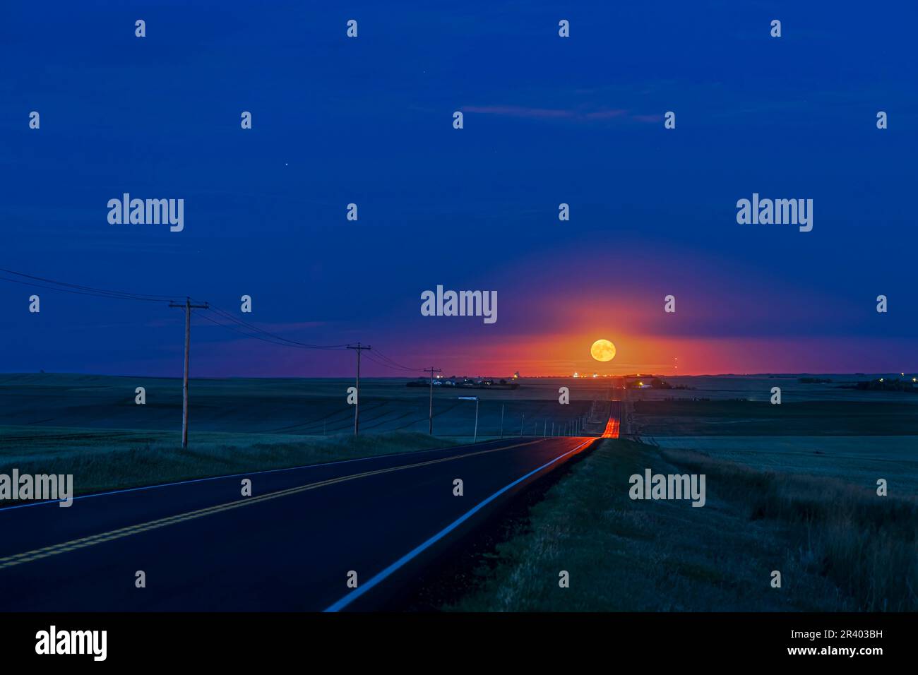 Alba vicino all'equinozio di settembre, la sera del 21 settembre 2021. Foto Stock