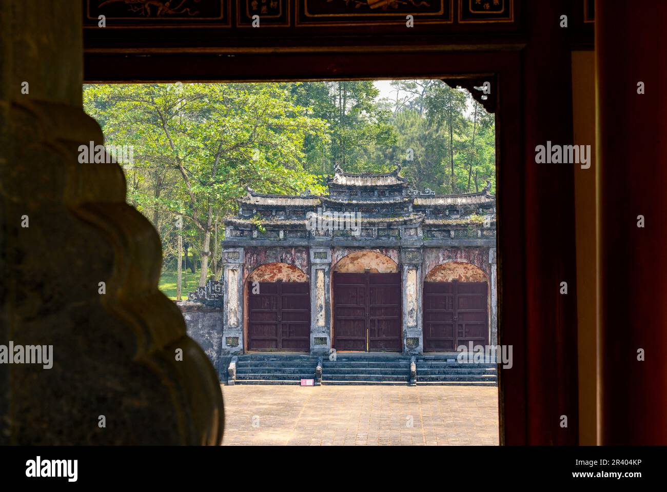 All'interno di Stele House nel complesso della tomba di Minh Mang, il secondo imperatore della dinastia Nguyen, sul monte Cam KE (Hieu) fuori Hue, Vietnam. Foto Stock