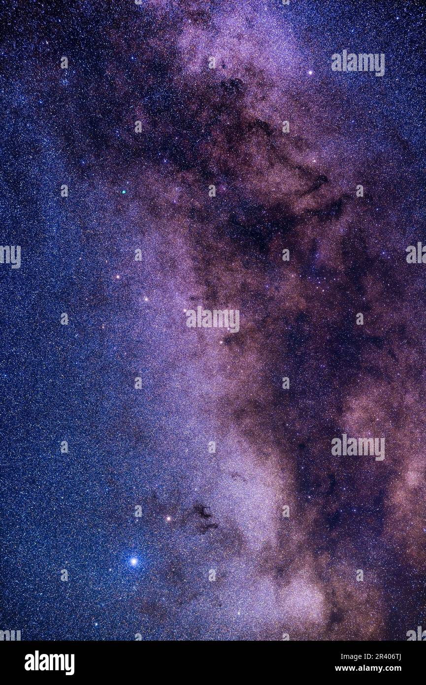 La Via Lattea da Altair in Aquila in basso fino ad Albireo in Cygnus in alto. Foto Stock