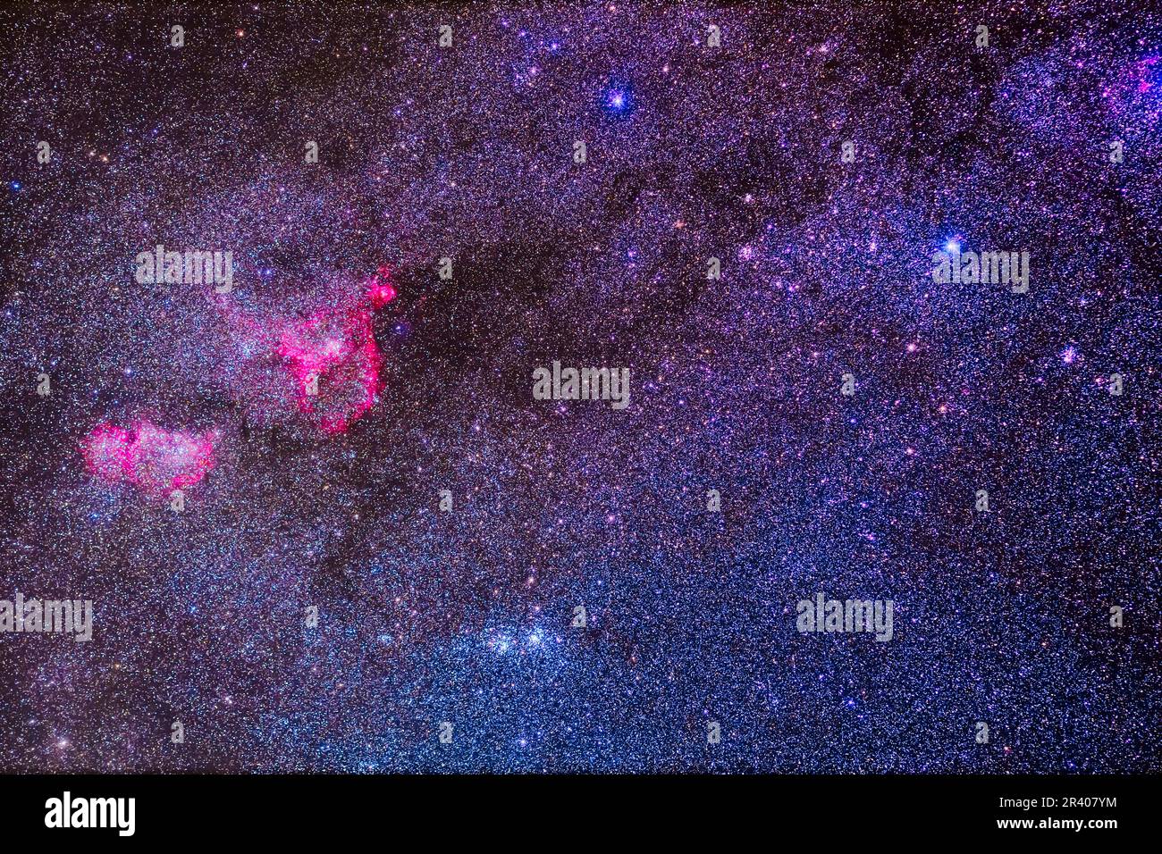 Gruppi di stelle di Cassiopea e Perseo, con il cuore e l'anima Nebula a sinistra. Foto Stock