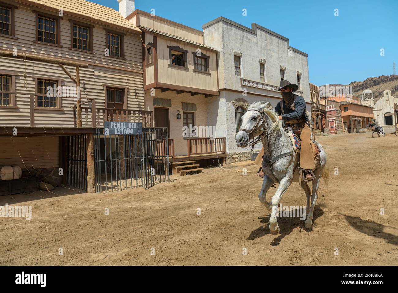 Gran Canaria - Aprile 2023: L'avventura cowboy di Sioux City, dove i visitatori possono assistere a una rapina in banca e guardare lo sceriffo prendere fuorilegge. Foto Stock