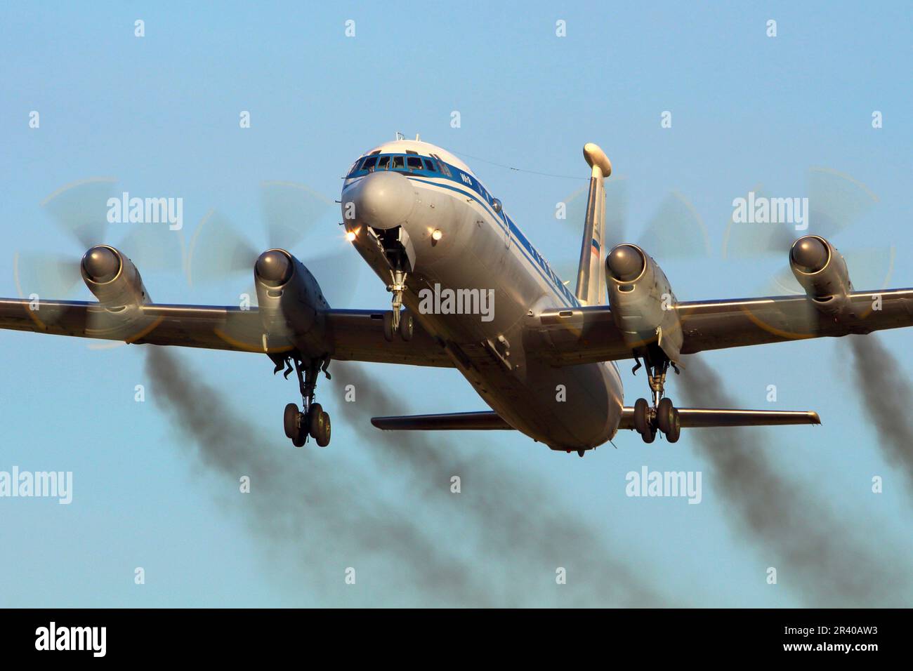 Un aereo di comunicazione il-22 dell'aeronautica russa che si esibisce in giro. Foto Stock