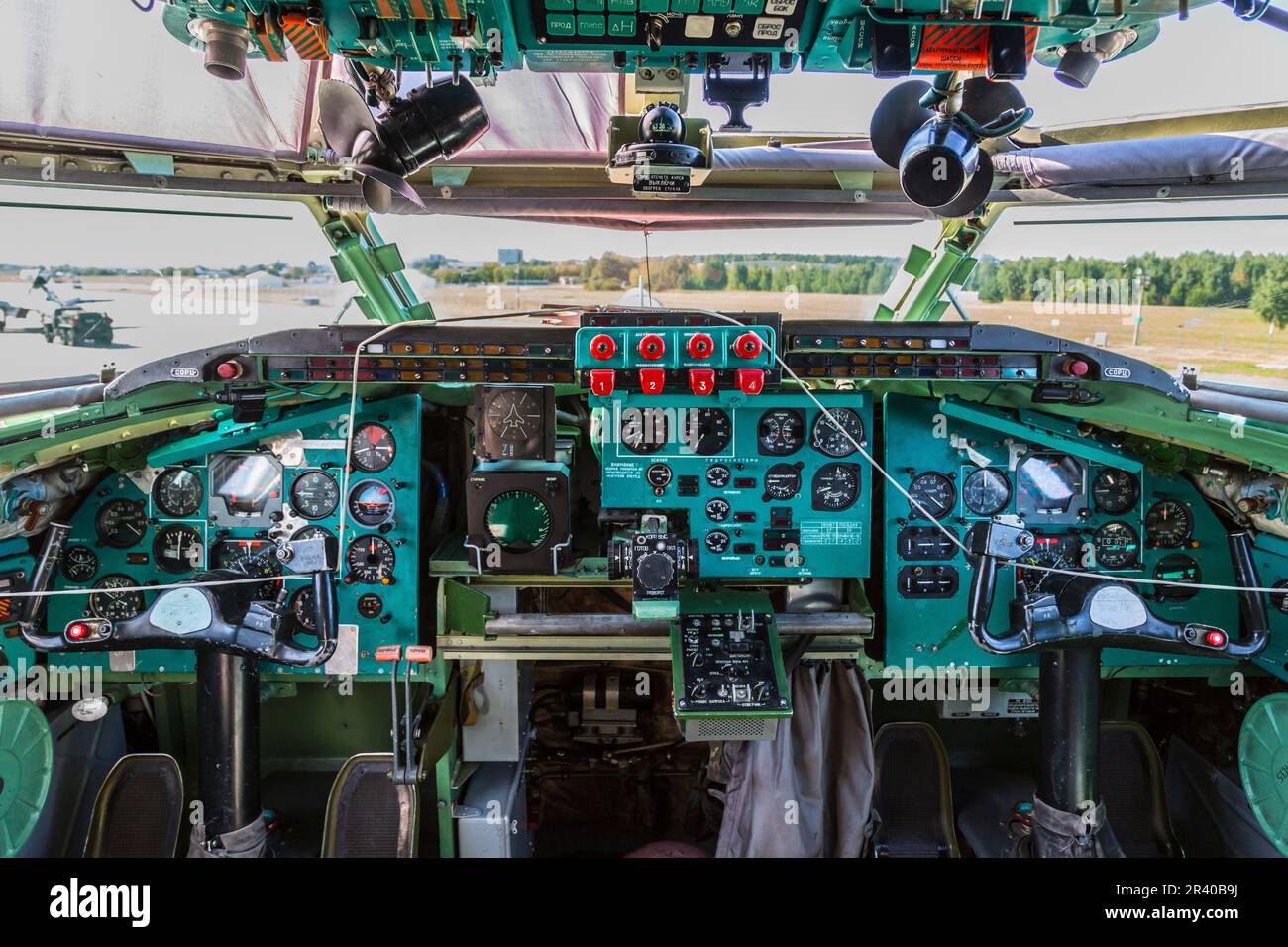 Abitacolo di un bombardiere strategico Tu-95MS dell'aeronautica russa. Foto Stock