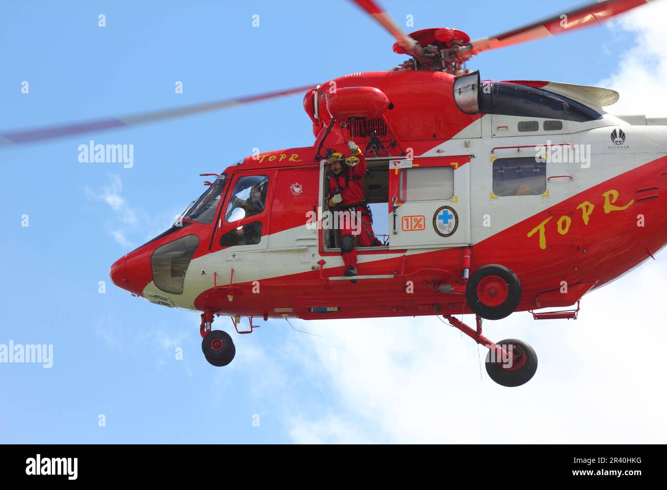Zakopane, Polonia - 3th luglio 2019: Salvatori di montagna TOPR in azione elicottero di salvataggio Foto Stock