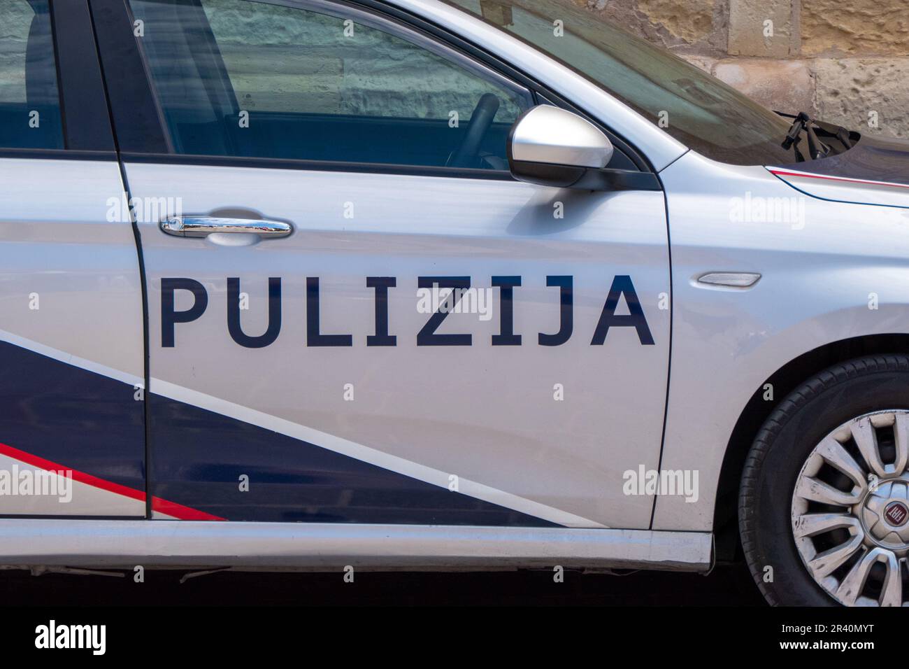 Valletta, Malta, 4 maggio 2023. Auto di polizia che fornisce la sicurezza per i turisti. Foto Stock