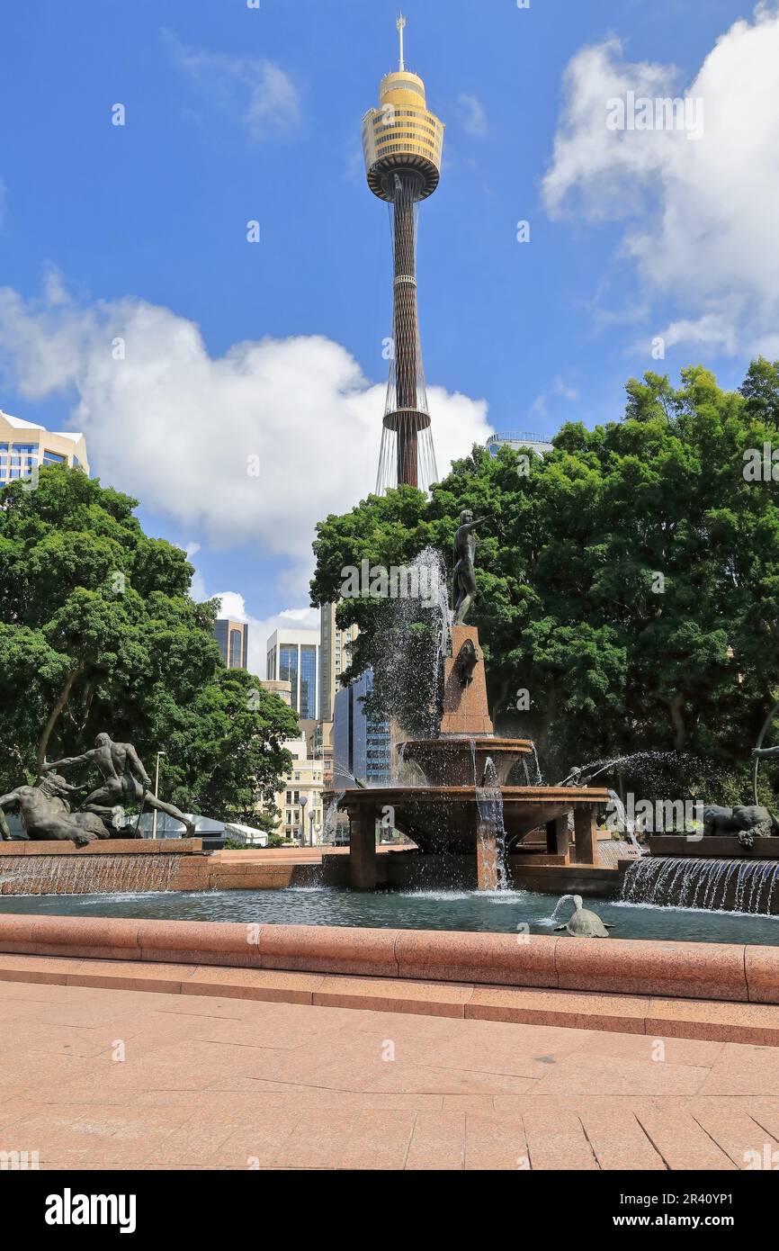 648 la fontana Archibald Memorial a Hyde Park con il Tower Eye sullo sfondo. Sydney-Australia. Foto Stock