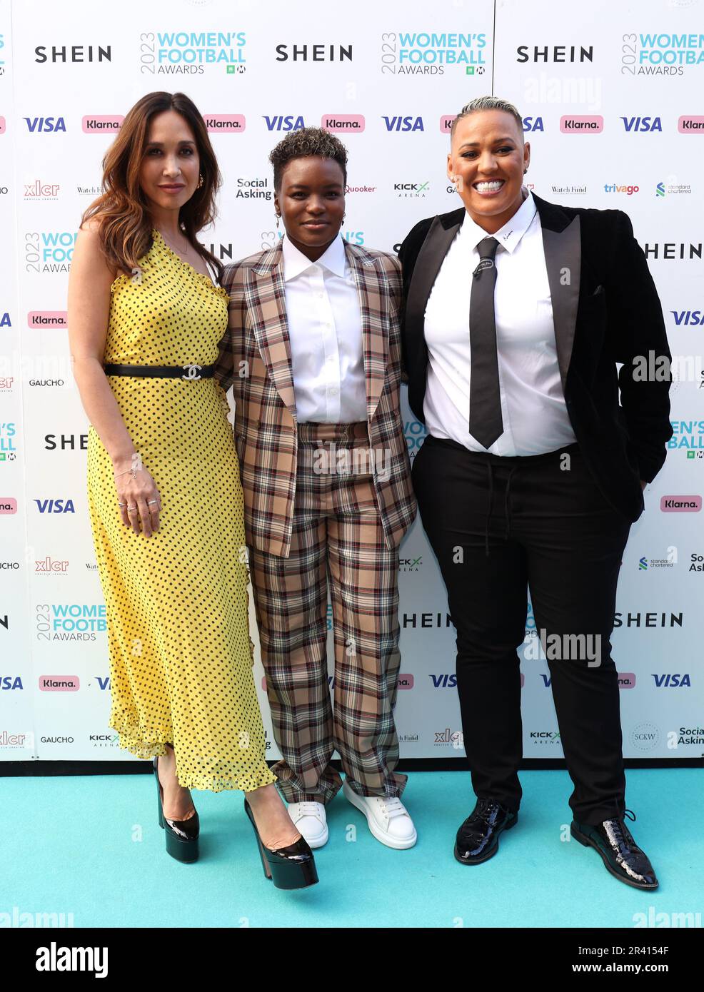 Myleene Klass (a sinistra), Nicola Adams (al centro) e Lianne Sanderson arrivano agli SHEIN Women's Football Awards che si tengono al Nobu Hotel, Londra. Data immagine: Giovedì 25 maggio 2022. Foto Stock
