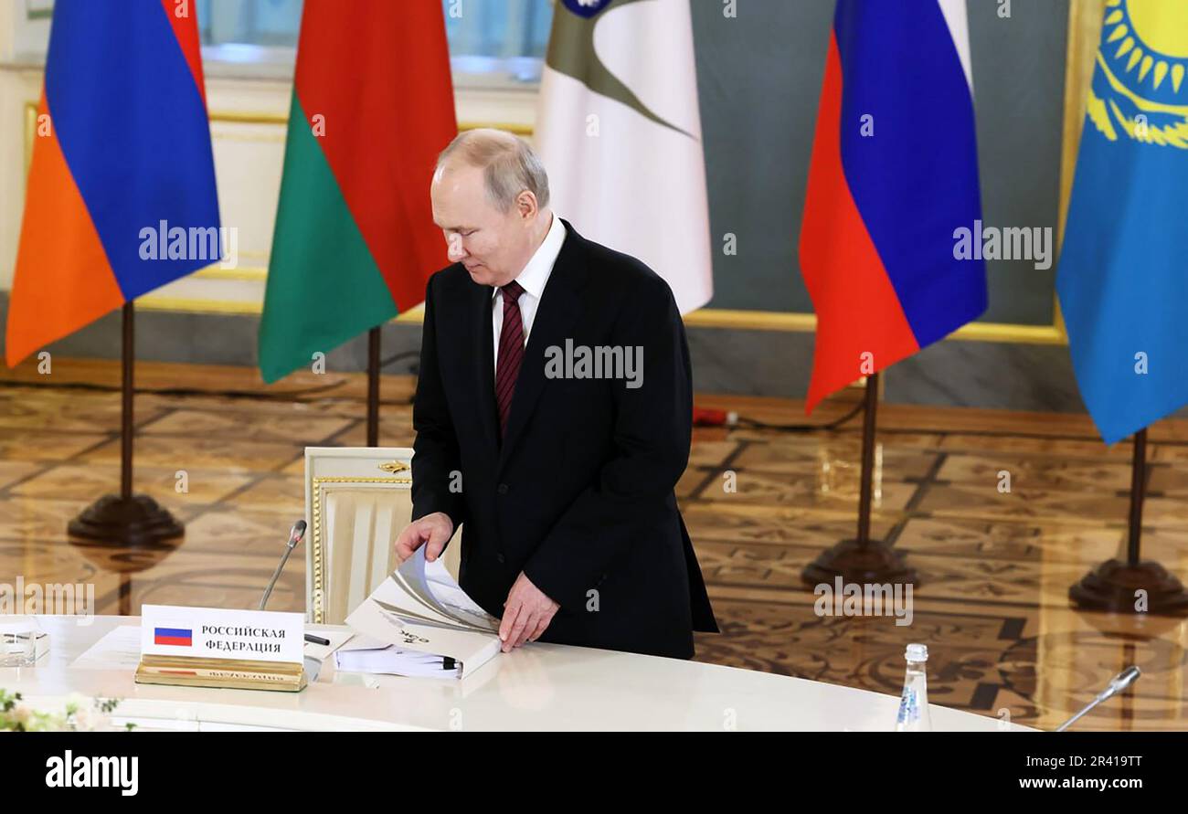 Il presidente russo Vladimir Putin partecipa giovedì al Consiglio economico supremo Eurasiatico al Palazzo del Grande Cremlino. 25 maggio 2023 a Mosca, Russia. I leader di Russia, Bielorussia, Kazakistan, Kirghizistan e Armenia si sono riuniti a Mosca per gli eventi, ospitati dall'Unione economica eurasiatica (EAEU). Foto di Kremlin POOL/ Credit: UPI/Alamy Live News Foto Stock