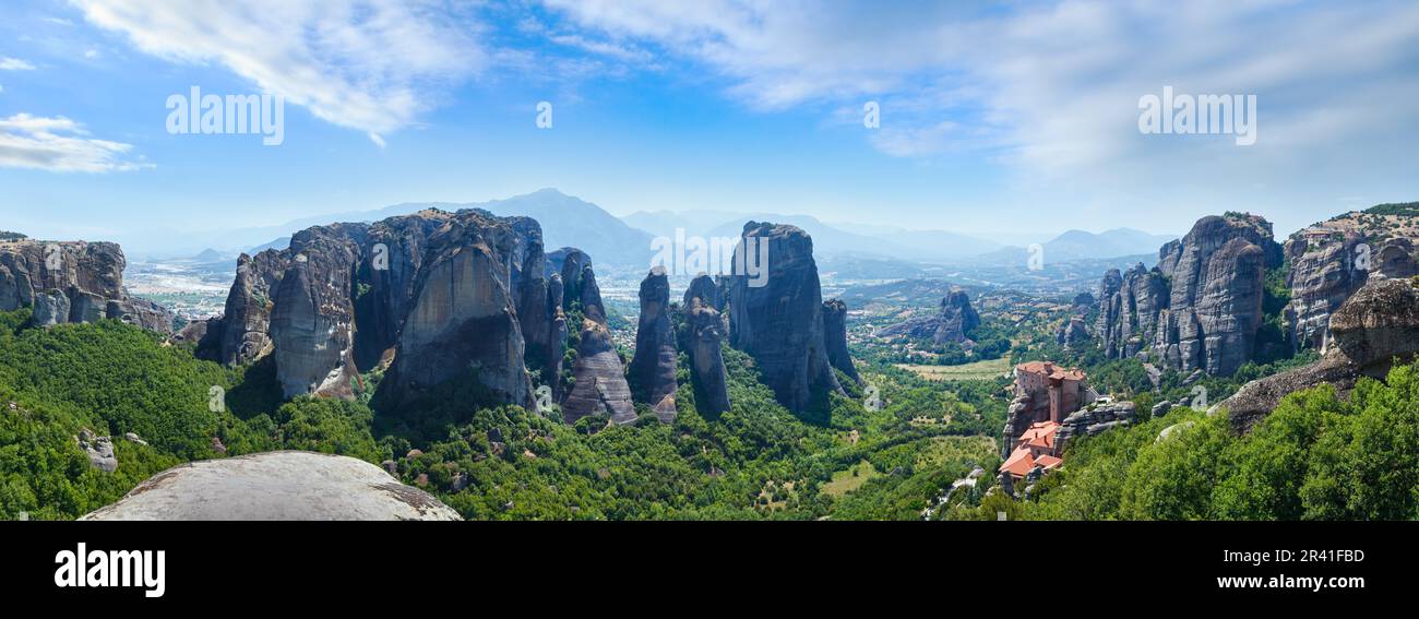 Meteora monasteri rocciosi estate panorama. Foto Stock