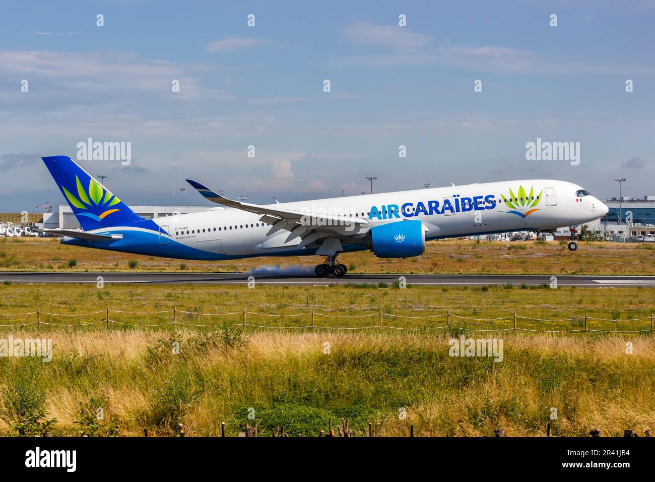 Air Caraibes Airbus A350-900 aereo Parigi Orly Aeroporto in Francia Foto Stock