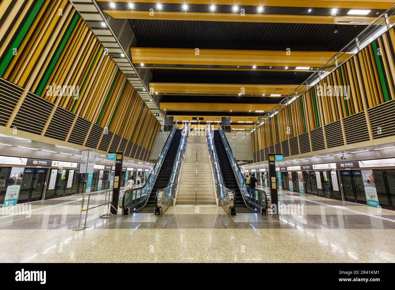 Metropolitana Singapore presso la stazione della metropolitana Woodlands sulla linea Thomson East Coast di Singapore. Foto Stock