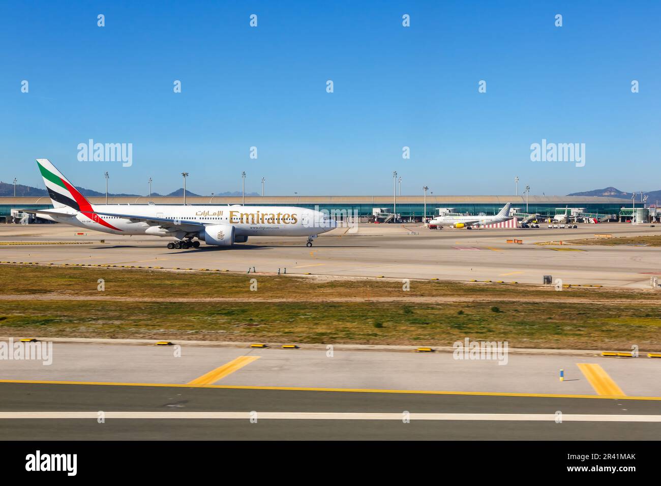 Emirates Airlines Boeing 777-200LR Aereoporto di Barcellona in Spagna Foto Stock