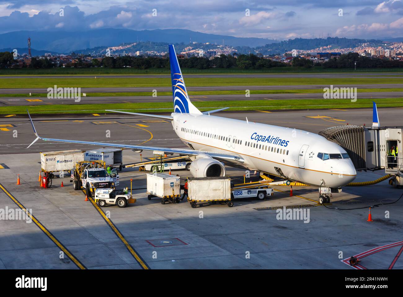 Aereo Boeing 737-800 della Copa Airlines Aeroporto di Bogota in Colombia Foto Stock