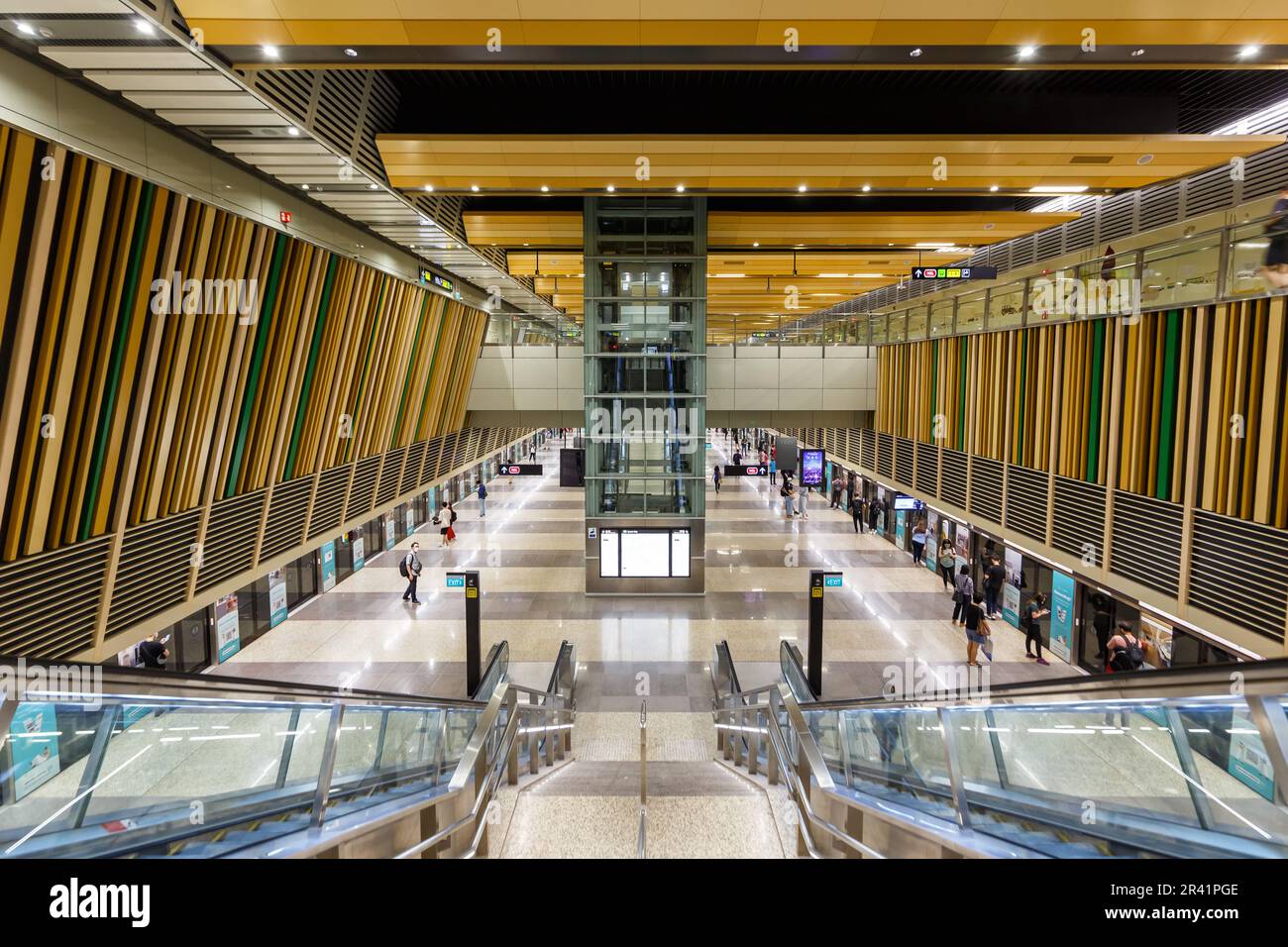 Metropolitana Singapore presso la stazione della metropolitana Woodlands sulla linea Thomson East Coast di Singapore. Foto Stock