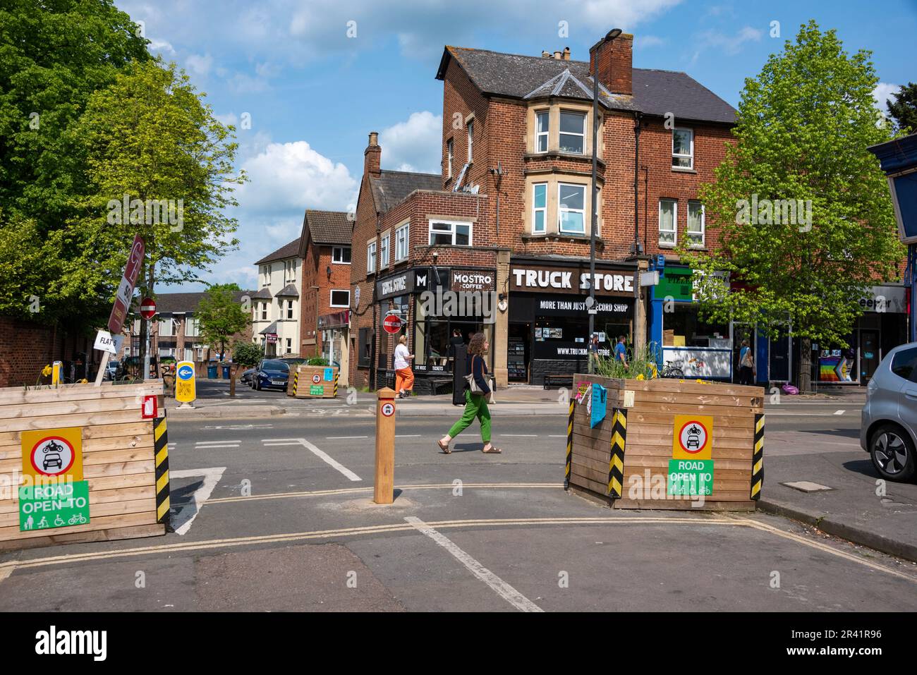 Alcune delle strade di East Oxford, Regno Unito, con sbarramenti e barriere per limitare il traffico. Quartieri a basso traffico. Foto Stock