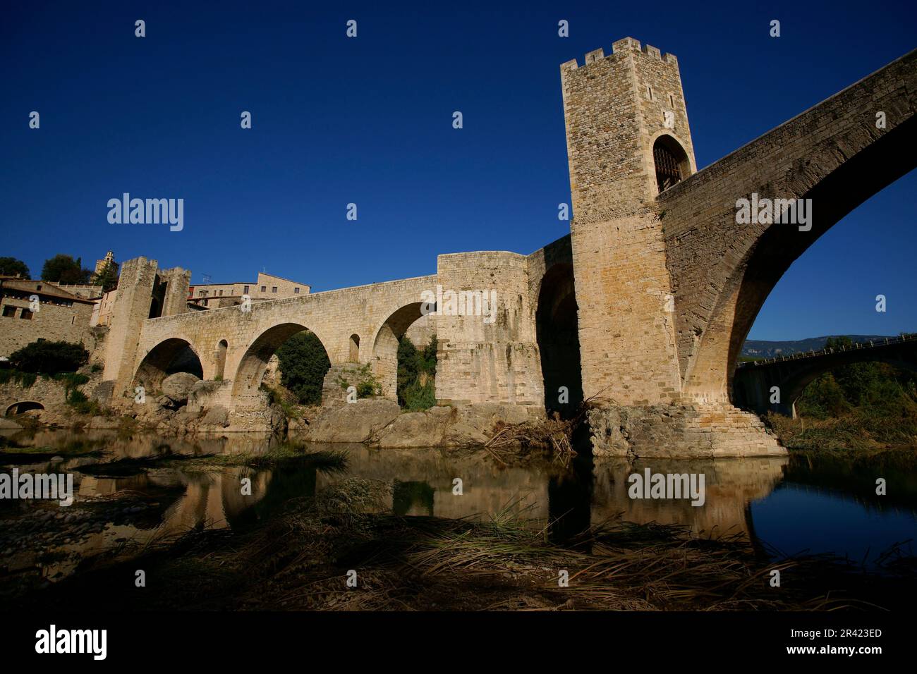 Puente fortificado, s.XI,XIII. Besalu. Garrotxa. Girona..Catalunya.España. Foto Stock