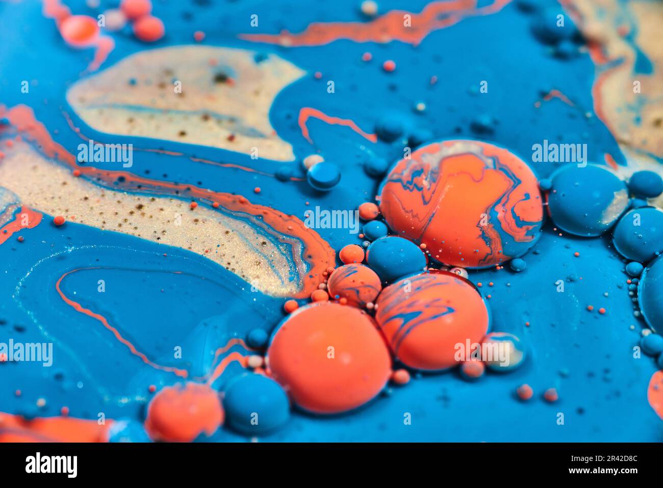 Bolle tridimensionali in un mare di vernice acrilica e olio in una risorsa astratta di fondo Foto Stock