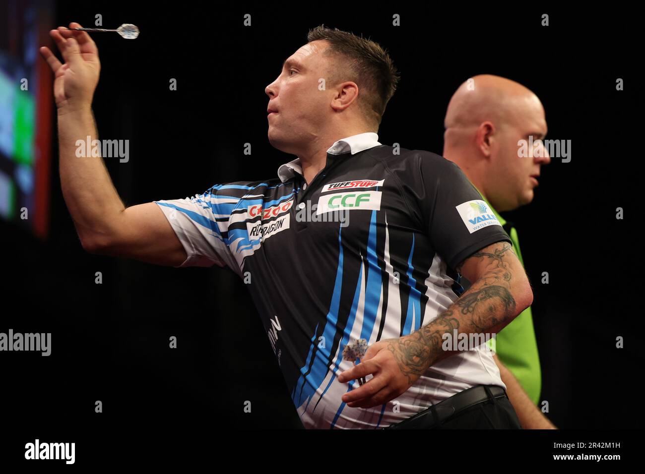 25th Maggio 2023, O2 Arena, Londra, Inghilterra; 2023 PDC Cazoo Premier League Darts London, Play offs; Gerwyn Price durante la sua partita contro Michael van Gerwen Foto Stock