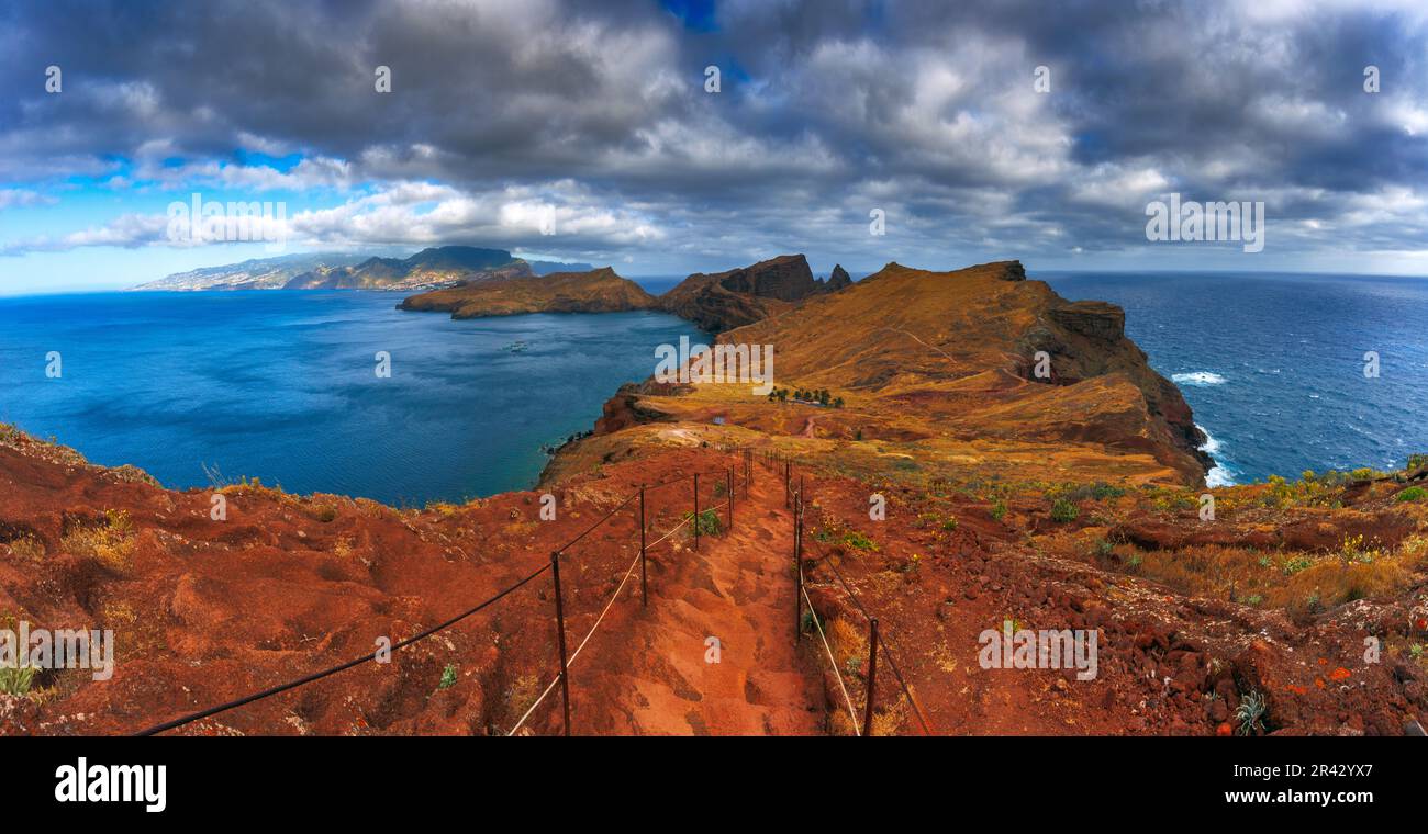 Miradouro de Sao Lourenco, rocce e scogliere nell'isola di Madeira. Esperienza di viaggio unica Foto Stock