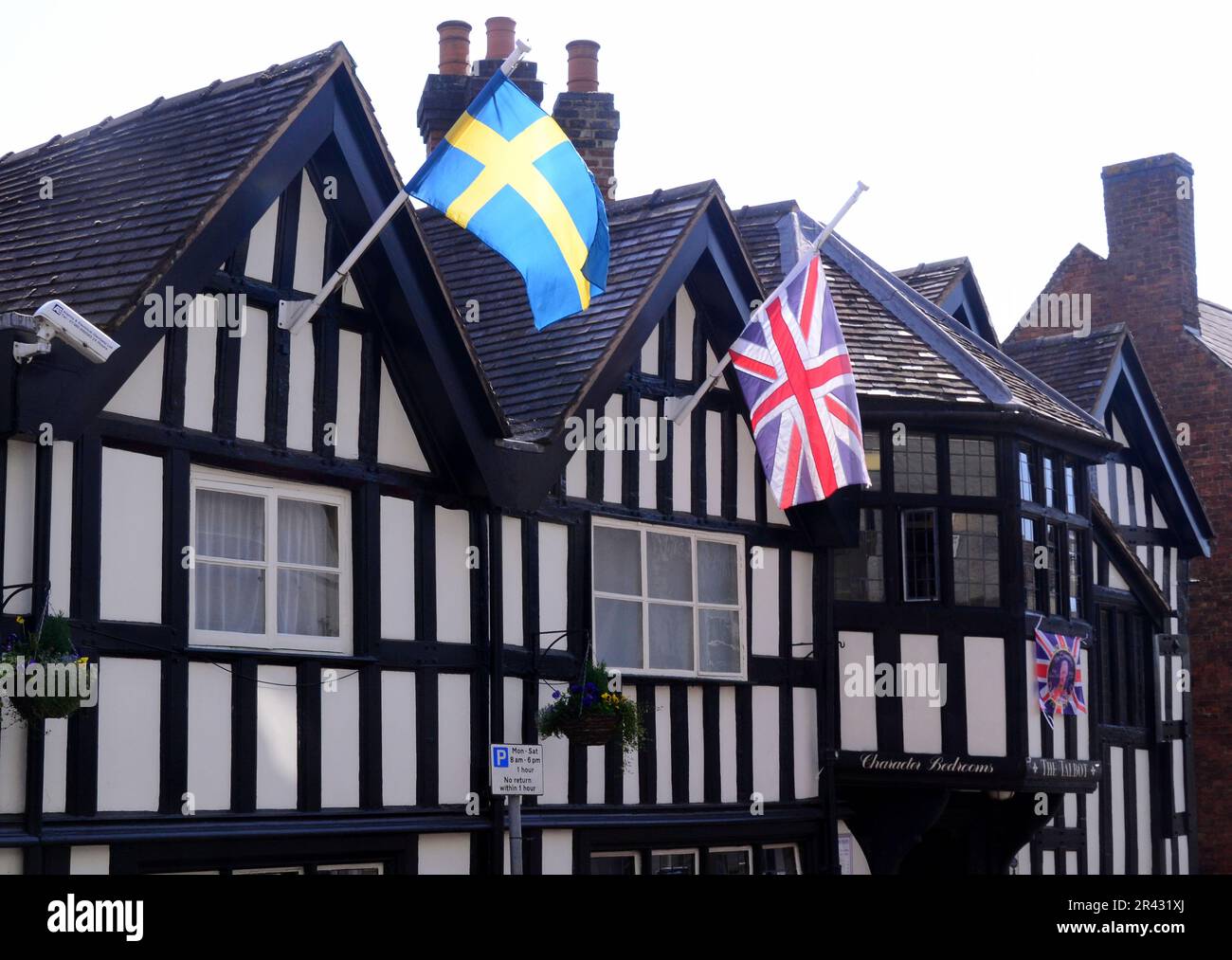 Esterno, The Talbot Pub, Ledbury, Herefordshire, Regno Unito, Hotel, pub e ristorante al Talbot risalente al 1596 Foto Stock