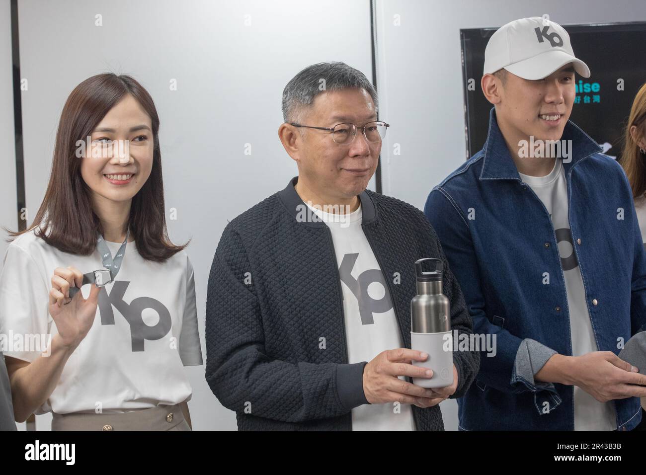 Ko Wen-JE, presidente e candidato presidenziale del Partito popolare di Taiwan, partecipa a una conferenza stampa a Taipei, Taiwan, il 24,2023 maggio. Foto Stock