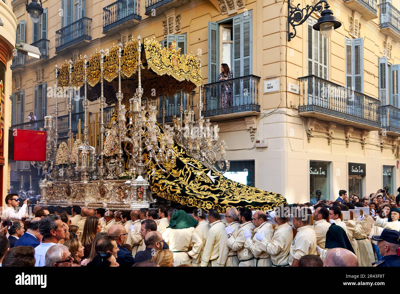 Andalusia Spagna. Processione alla Semana Santa (settimana Santa) di Malaga. Statue sante montate su carri Foto Stock