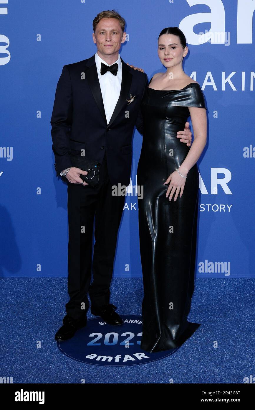 Cannes, Francia. 25th maggio, 2023. Matthias Schweighofer & Ruby O. Fee fotografato durante il gala annuale di Cannes dell'AMFAR 29th all'Hotel du Cap, Eden Roc ad Antibes, Francia Foto di Julie Edwards/Alamy Live News Foto Stock