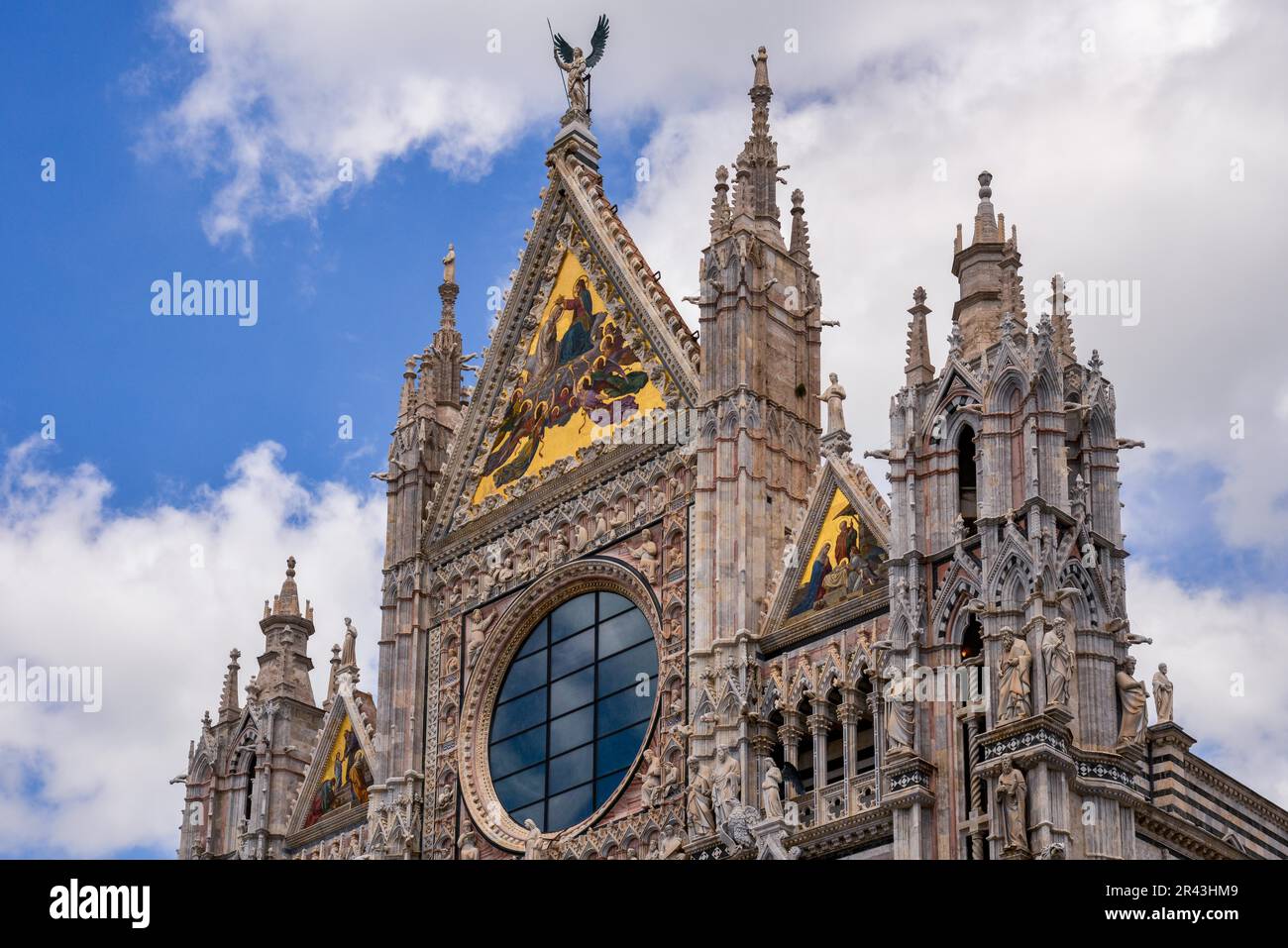 SIENA, TOSCANA/, ITALIA - MAGGIO 18 : Vista parziale del Duomo di Siena il 18 Maggio 2013 Foto Stock