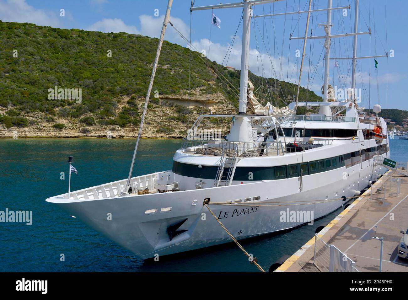 Francia, isola di Corsica, vicino a Porto Vecchio, Bonifacio, grande barca a vela Foto Stock