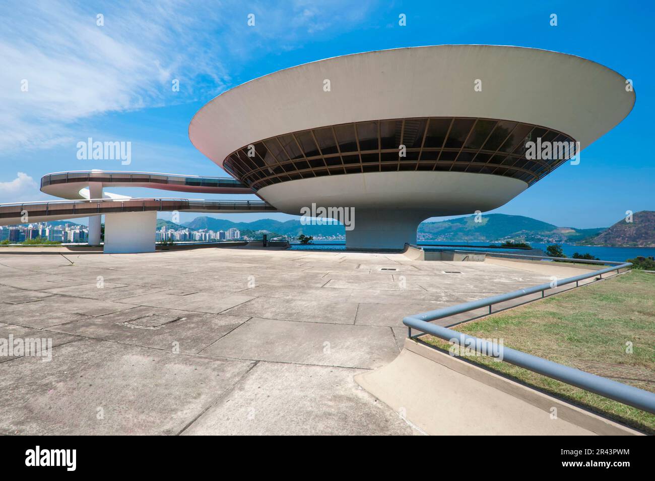 Museo d'Arte Contemporanea, di Oscar Niemeyer, Arte Contemporanea, m, Niteroi, Rio de Janeiro, Brasile Foto Stock