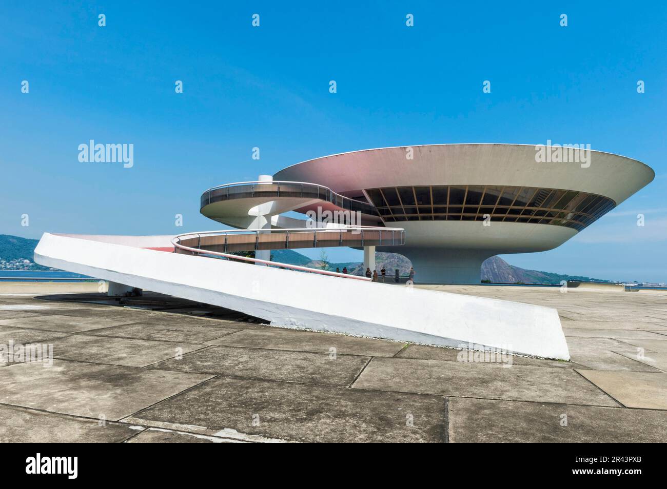 Museo d'Arte Contemporanea, di Oscar Niemeyer, Arte Contemporanea, m, Niteroi, Rio de Janeiro, Brasile Foto Stock