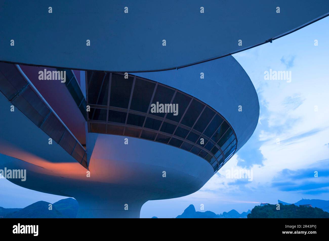 Museo d'Arte Contemporanea, di Oscar Niemeyer, Arte Contemporanea, m, Niteroi, Rio de Janeiro, Brasile Foto Stock