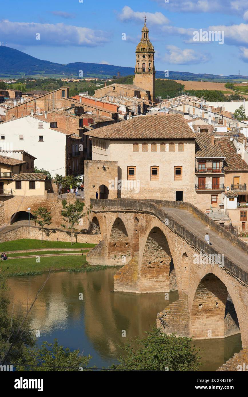 Strada per Santiago, Puente la Reina, Gares, Ponte medievale, fiume Arga, Via di San Giacomo, Navarra, Spagna Foto Stock