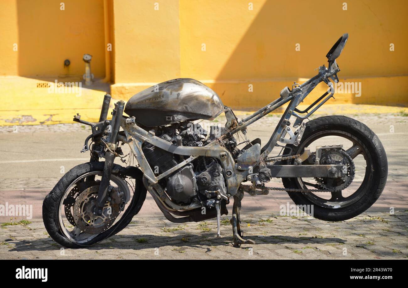 Burnt moto, Seesener Strasse, Wilmersdorf, Berlino, Germania, bruciato, bruciato Foto Stock